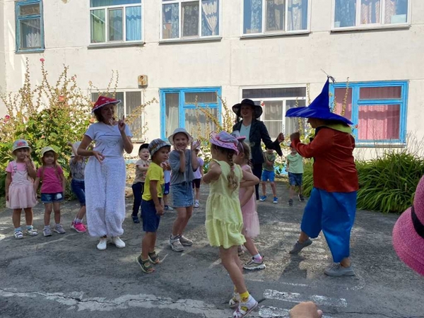 Праздник шляп